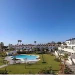 3 Bdrm Brand New Close To Golf And * 에스테포나