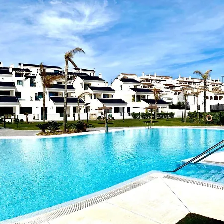 3 Bdrm Brand New Close To Golf And *