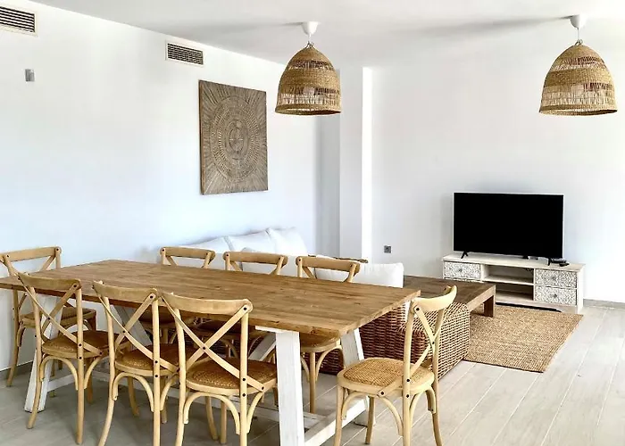 3 Bdrm Brand New Close To Golf And Apartment *